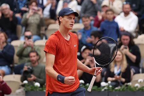 jannik sinner's orange nike outfit